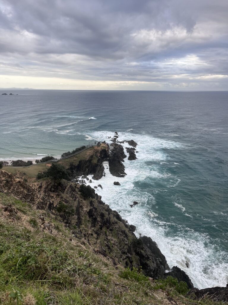 Vue sur l'océan et la côte à Byron Bay, Australie