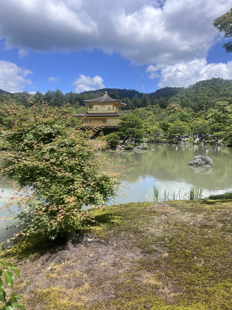 Pavillon d’Or Kinkaku-ji à Kyoto au Japon