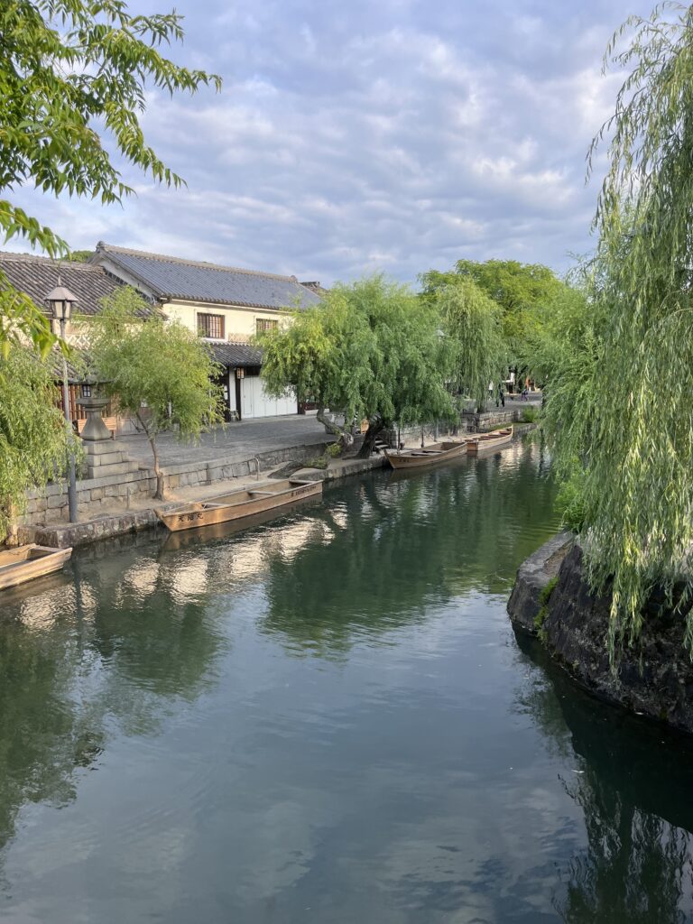 canaux du quartier historique de Kurashiki au Japon
